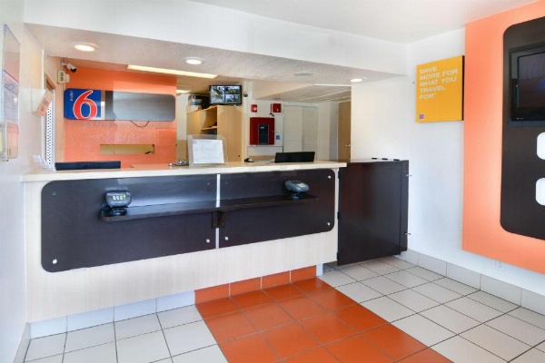 Motel 6-Galveston, TX image 10