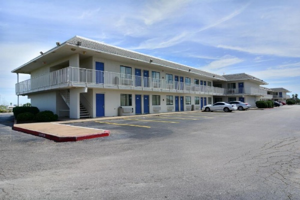 Motel 6-Galveston, TX image 25