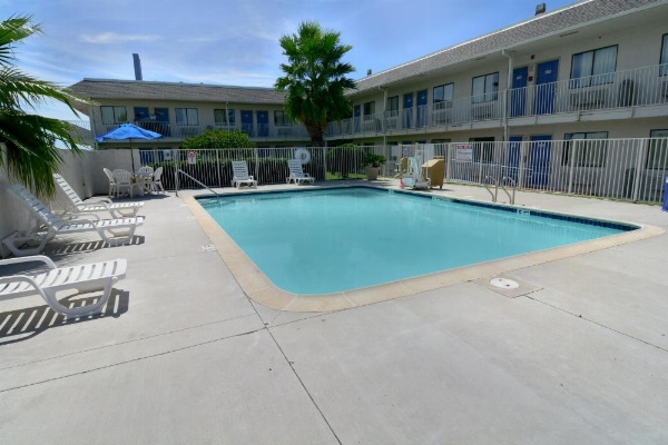 Motel 6-Galveston, TX image 28