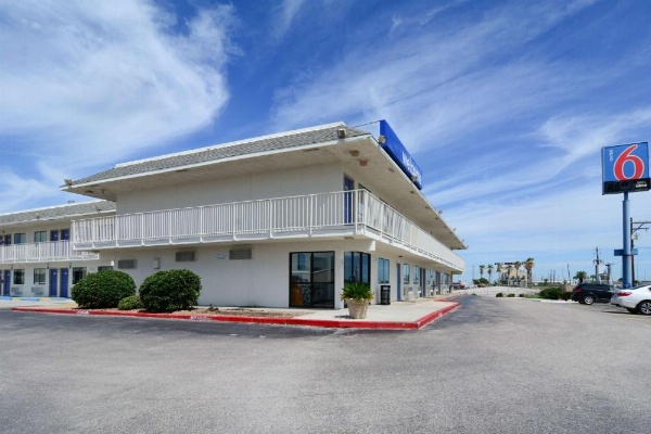 Motel 6-Galveston, TX image 8
