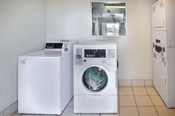 Motel 6-Galveston, TX image 9